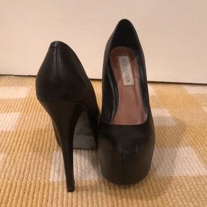 Steve Madden black pumps